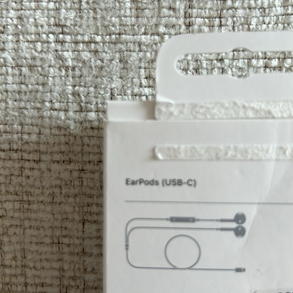 BRAND NEW APPLE EARBUDS - Picture 2 of 6